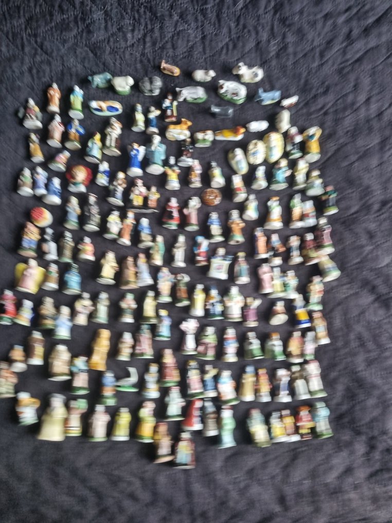 Unknown - Αγαλματίδιο μινιατούρα - Collectie fèves kleine porseleinen beeldjes (154) - Πορσελάνη, Κεραμικό #1.0