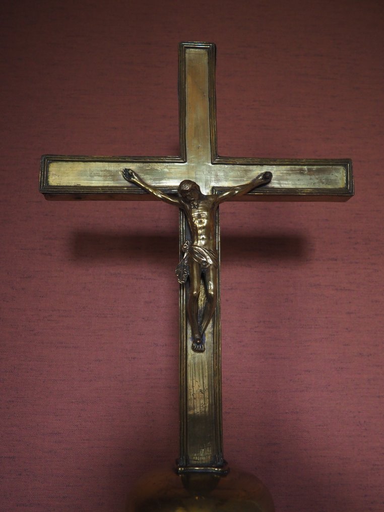 Crucifix - Laiton - XVIIe siècle - Une croix processionnelle baroque espagnole très rare du XVIIe siècle. #3.2