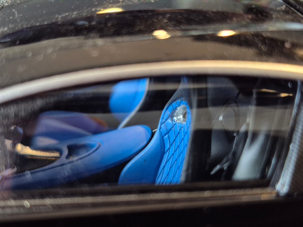 Kyosho 1:18 - Σπορ αυτοκίνητο μοντελισμού - Bugatti Chiron #2.1