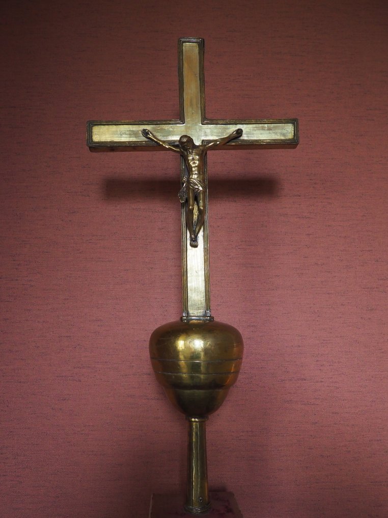 Crucifix - Laiton - XVIIe siècle - Une croix processionnelle baroque espagnole très rare du XVIIe siècle. #1.0