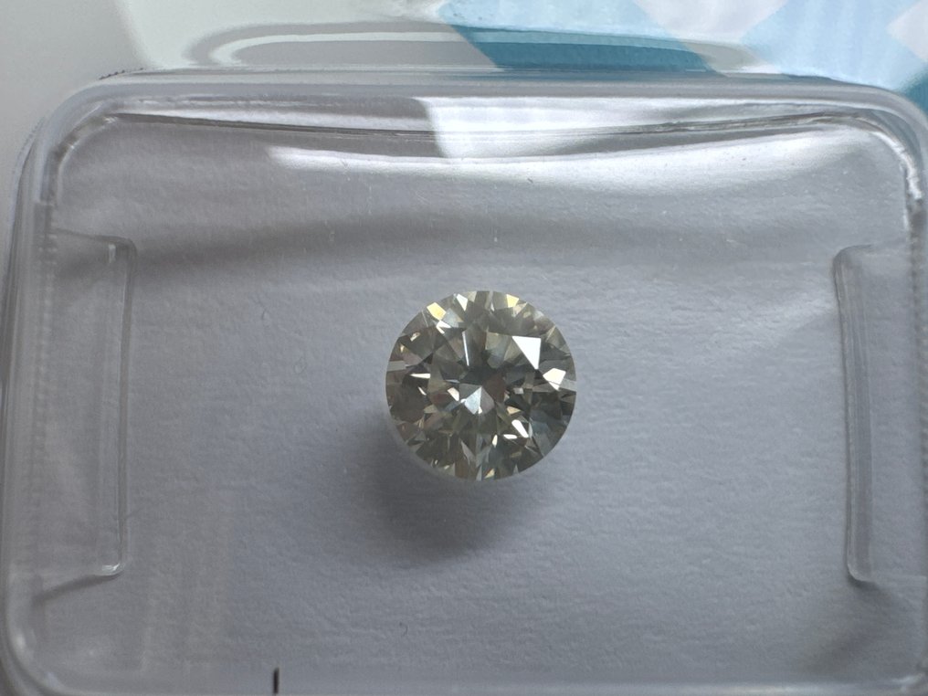χωρίς τιμή ασφαλείας - 1 pcs Διαμάντι  (Φυσικού χρώματος)  - 0.53 ct - Στρογγυλό - Fancy light Πρασινωπό, Γκριζωπό, Κίτρινο - SI2 - International Gemological Institute (IGI) #1.0