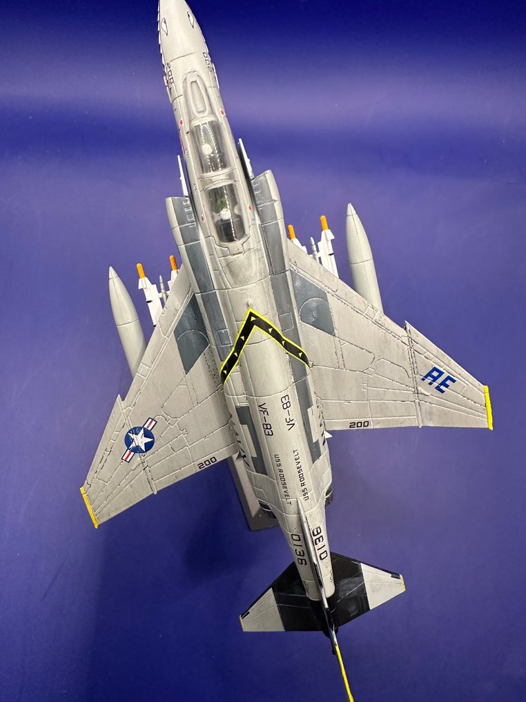 1:100 - Model plane - McDonnell Douglas F-4C Phantom II N1 - USA Marine livery USS Roosevelt #3.2