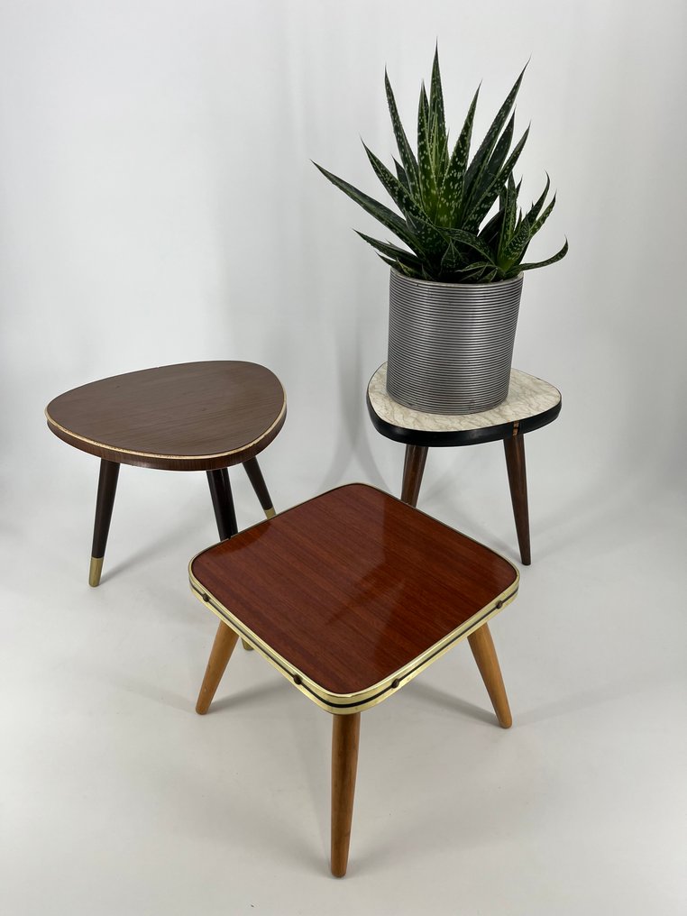 Βοηθητικό τραπεζάκι - Ξύλο, Μέταλλο, λαμινάτο - Τρία καλάθια λουλουδιών, τραπεζάκια. #1.0