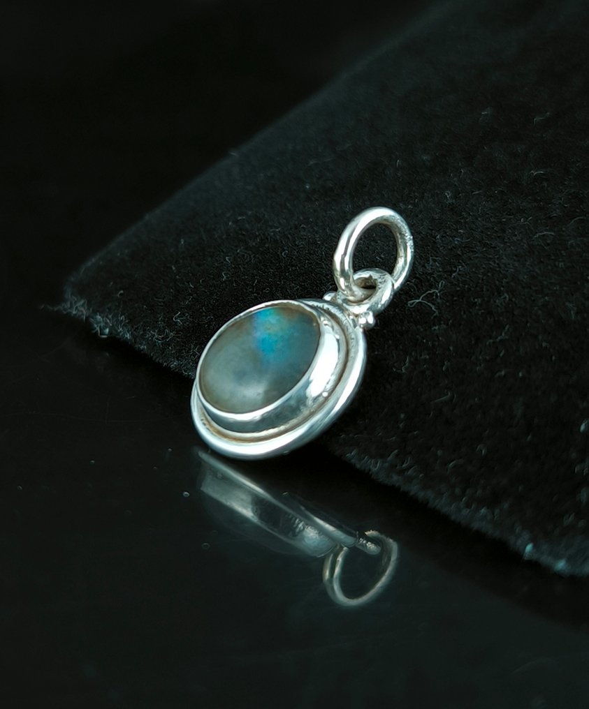 Labradorite Pendant - Height: 20 mm - Width: 13 mm- 1.75 g - (1) #3.2