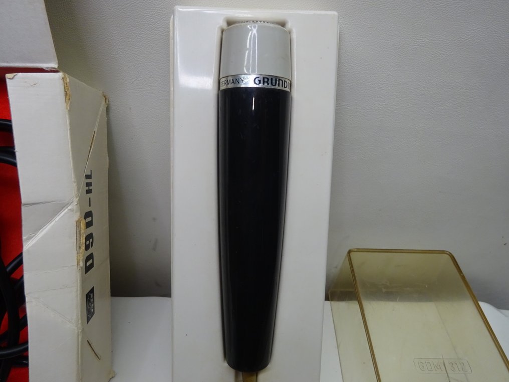 AKG,Grundig,Telefunken en Philips. - Lotje av 4 vintage mikrofoner. Mikrofon - Flere modeller #2.1
