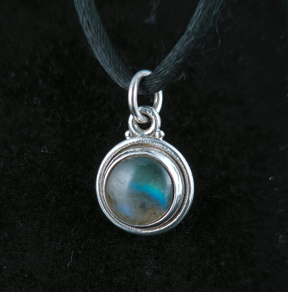 Labradorite Pendant - Height: 20 mm - Width: 13 mm- 1.75 g - (1) #1.0