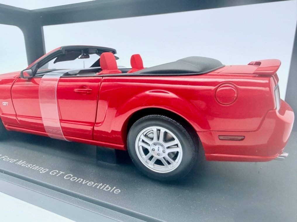 Autoart 1:18 - Modell autó - Ford Mustang GT Convertible - 2006, 1 of 6000 pcs world wide - Régi, de új készlet #2.1