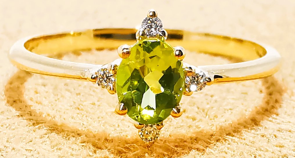 Ei pohjahintaa - Sormus - 14 kt. Keltakulta - 0.38ct. tw. Peridootti - Timantti #4.3