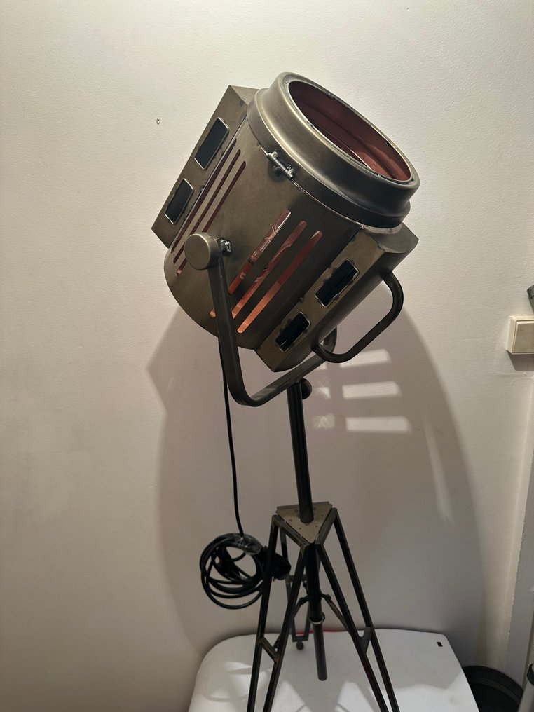 Lamp - Iron - Cinema lamp design #1.0