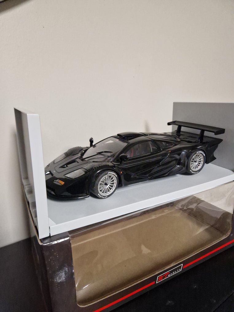UT 1:18 - Voiture miniature - Mac laren #1.0