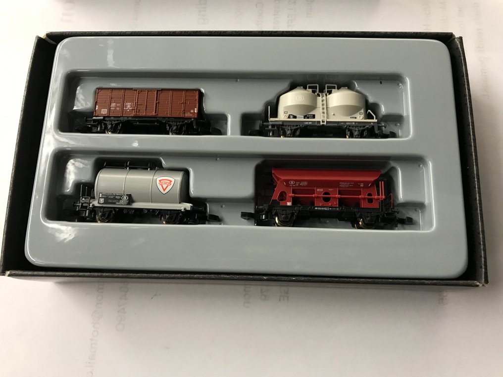 Märklin Z - 82505 - Tren a escala (1) - Conjunto completo de cuatro vagones de carga en caja original. La caja presenta leves signos de uso - NMBS #1.0