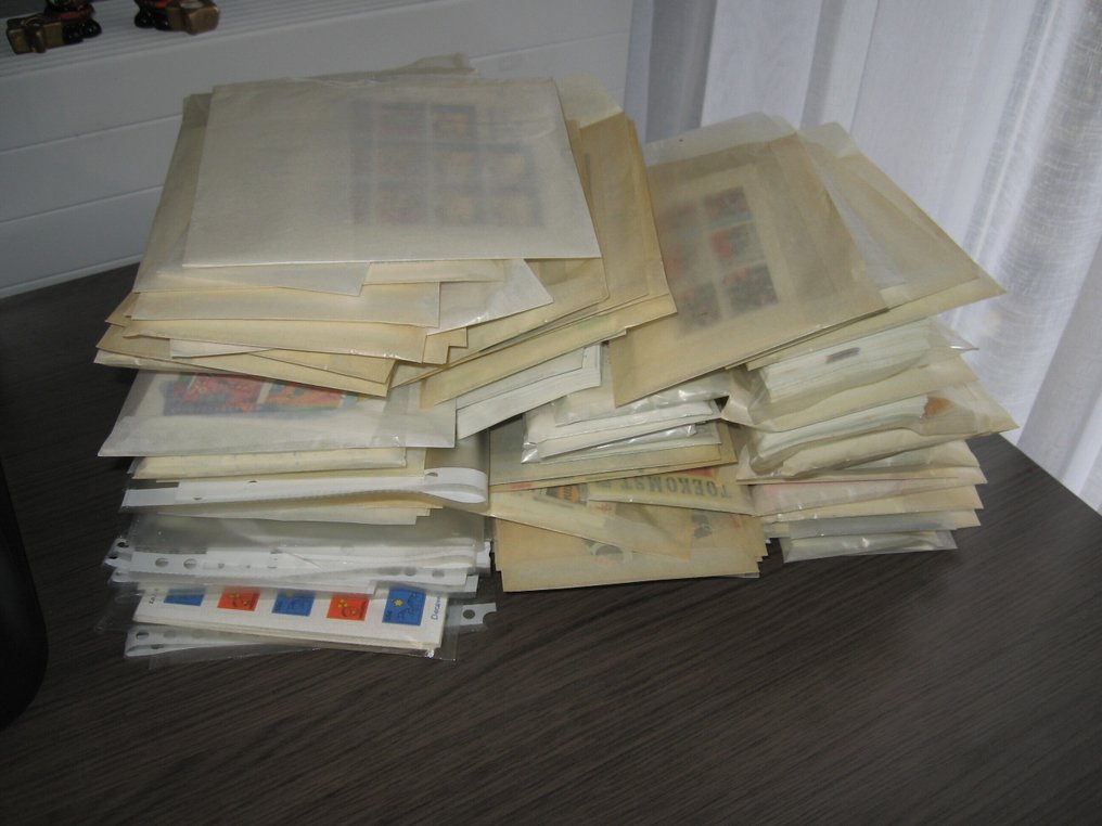Holland 1965/2000 - Mere end 4000 blokke, ark på 10 og juleark. - NVPH #1.0