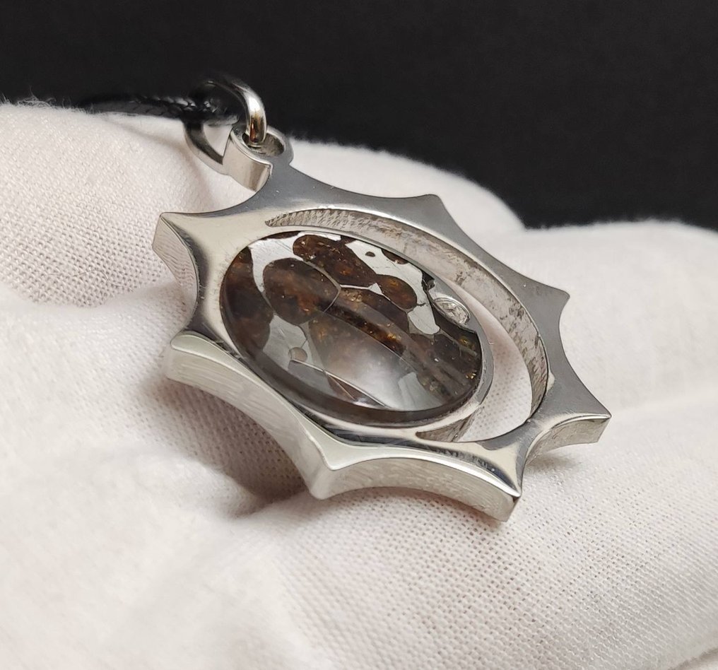 Meteorite Pendant SERICHO - Height: 49 mm - Width: 37 mm - 13 g #4.3