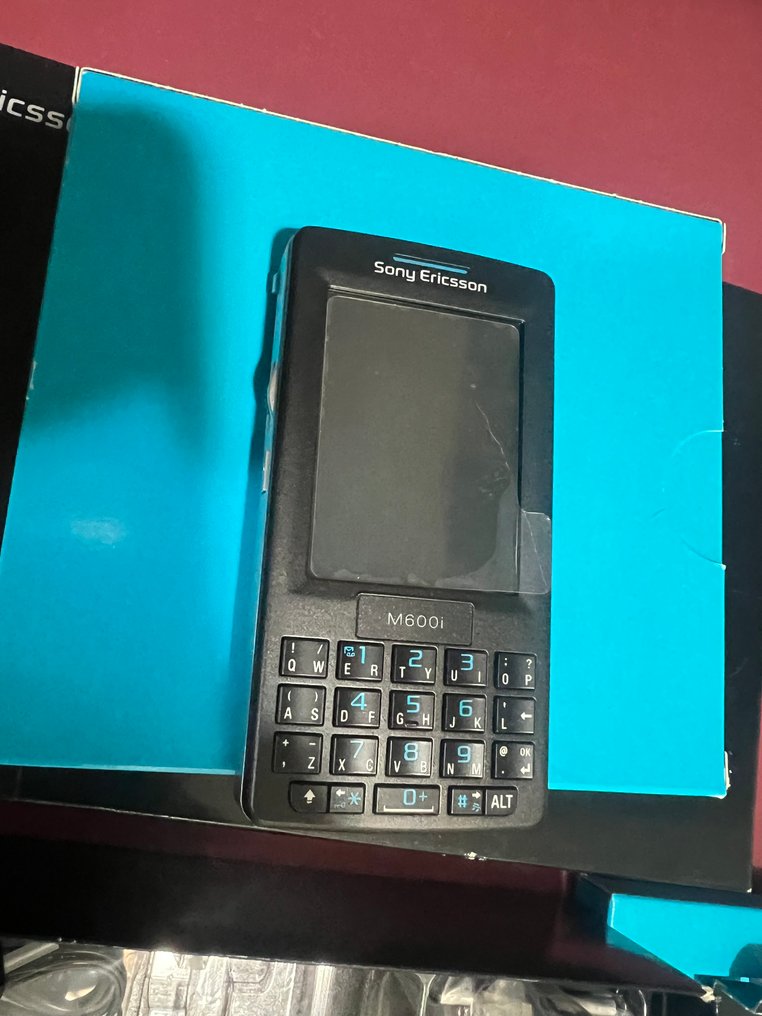 Sony Ericsson M600i - Mobile phone (1) - In original box #1.0