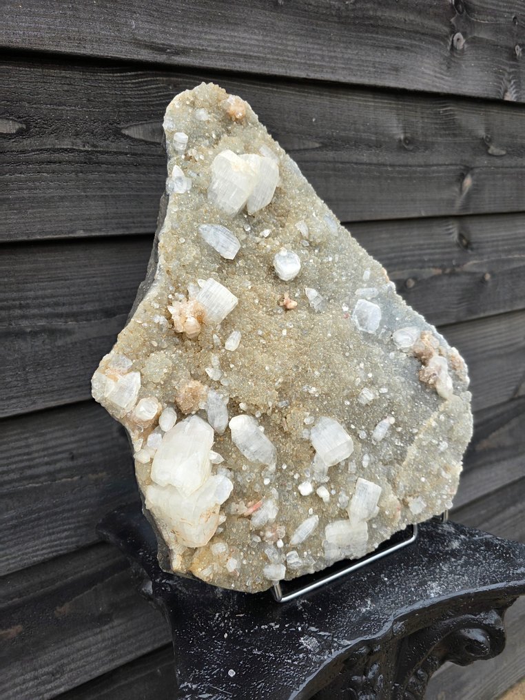NO RESERVE € - XXL Apophyllite Cluster + Stand - Korkeus: 42 cm - Leveys: 33.5 cm- 13.48 g #1.0