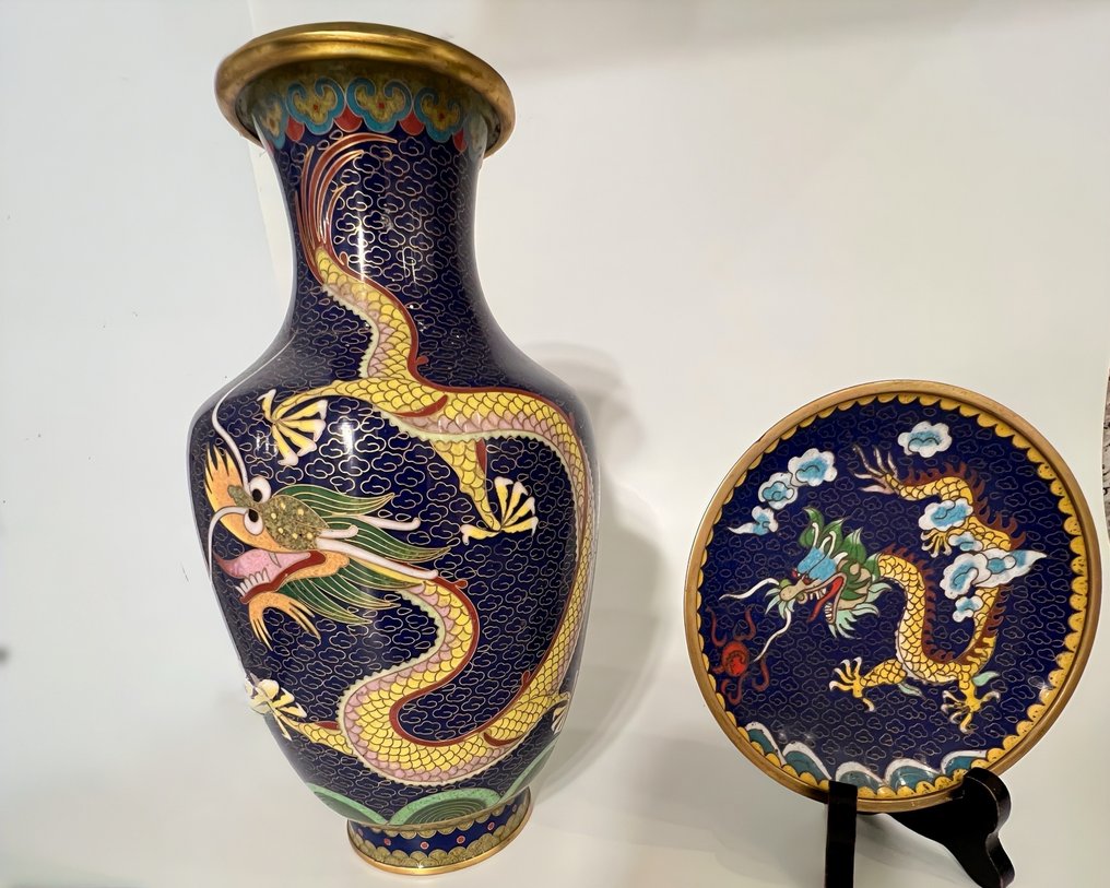 Et sjældent sæt af gule fem-kløede drager. - Kobber - Kina - 20. århundrede #1.0