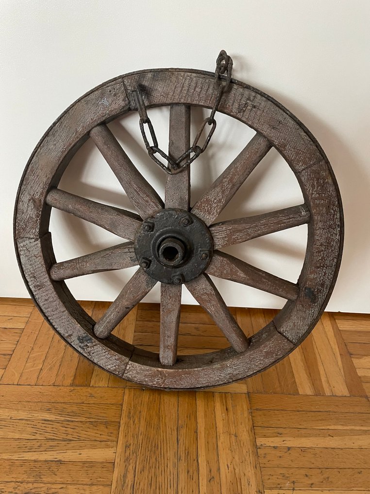 Seinäkoriste - Hassu pyörä #1.0