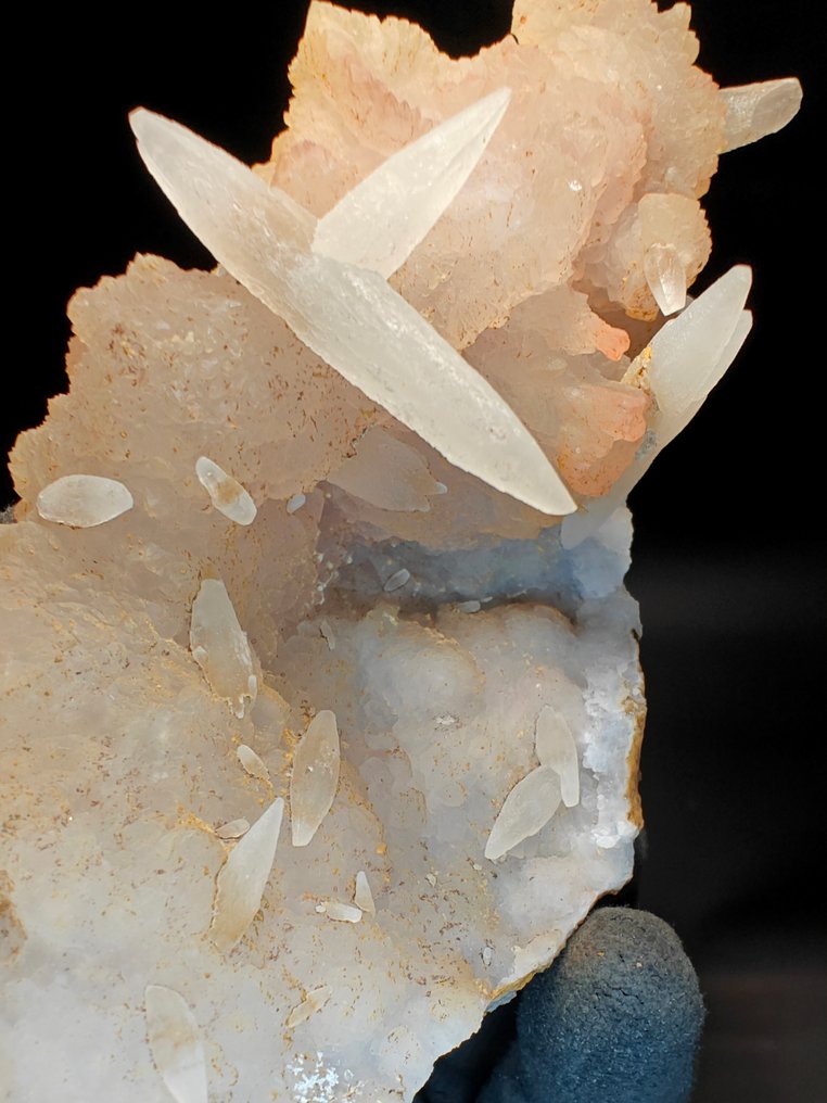 Calcite & Calcedonio Crystals on matrix - Height: 16 cm - Width: 9 cm- 292 g #1.0