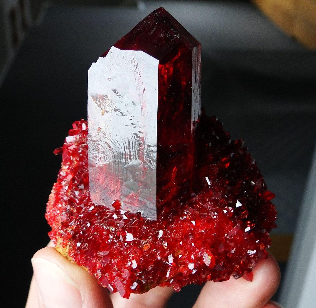 Estourar Cristal vermelho profundo incrível sobre matriz - sem preço de reserva!- 154 g #1.0