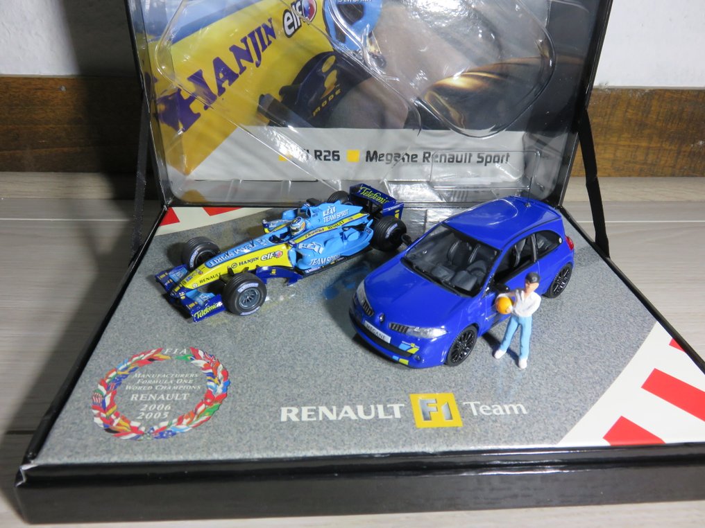 Norev 1:43 - Model sports car (3) - Coffret sortie Renault Megane RS et F1 R26 - Limited edition of 1,000 copies with two scale figurines, including Alonso. #1.0