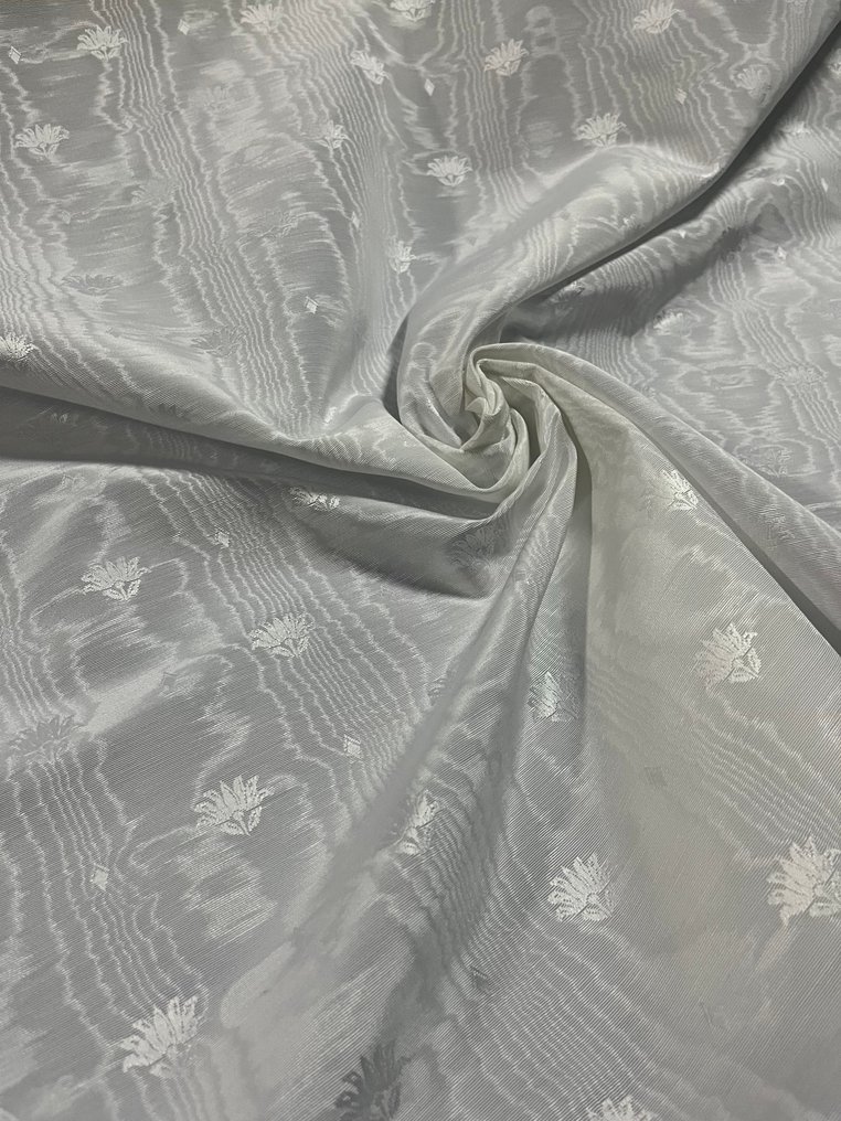 White optical moiré fabric with a floral pattern - Textile - 600 cm - 150 cm #1.0