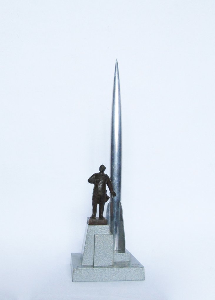 Composizione desktop vintage di Konstantin Tsiolkovsky - URSS, successi spaziali sovietici. - 1950-1960 #1.0