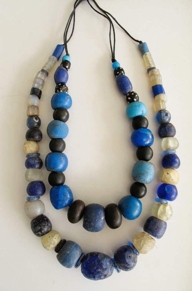 Μετα-μεσαιωνική Γυαλί 2 σειρές από παλιά γυάλινα μαργαριτάρια. (χωρίς τιμή ασφαλείας) #1.0