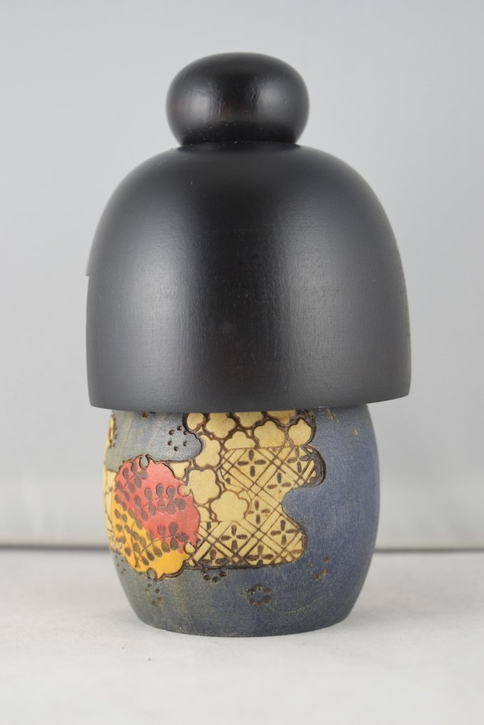 DOUKEI - Mint Kazuo Takamizawa Kokeshi - Na caixa original - Madeira - Takamizawa, Kazuo - Japão - Período Shōwa (1926-1989) #3.2