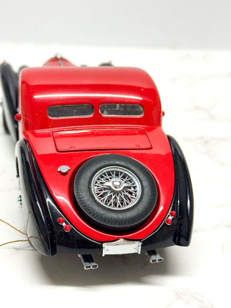 Franklin Mint 1:24 - Pienoismalliauto - 1936 BUGATTI TYPE 57 SC model car #2.1