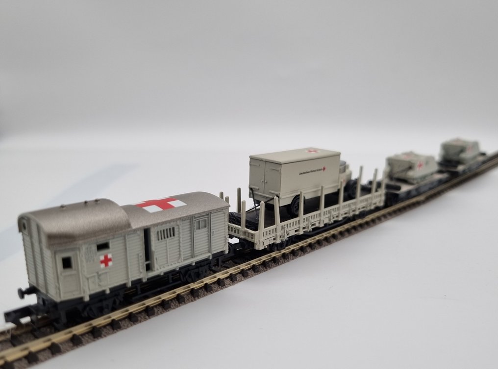 Arnold, Roco N - Modeltogvogn (4) - Sanitetstog med M113 Schutzenpanzer og lastbil - i topform! - DB #4.3