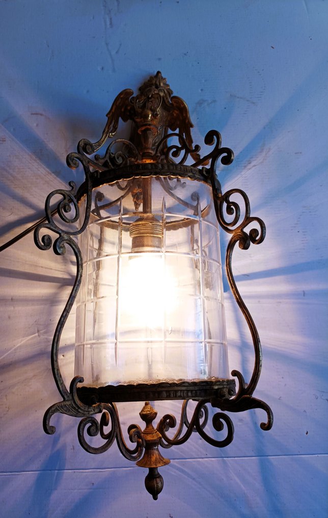 Aguila - 燈籠式吊燈 - 铜鹰灯笼，直径22厘米，高度55厘米。雕刻玻璃灯罩。 - 青铜和水晶雕刻 #2.1