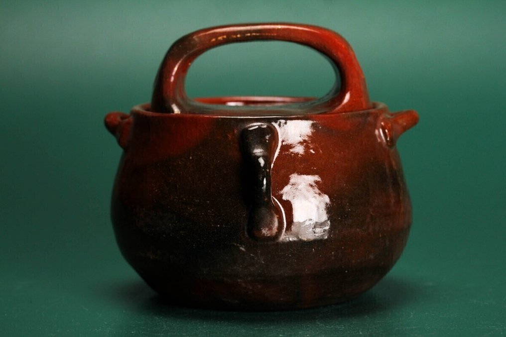 Κεραμικό δοχείο τσαγιού σε στυλ Red Raku Ōwatari - Fukui Rakuin. - Κεραμικό - Fukui Rakuin / 福井楽印 (b.1904) - Ιαπωνία - Shōwa period (1926-1989) #1.0