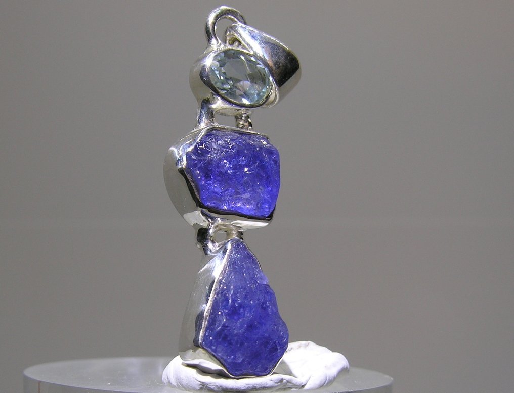 Tanzanite Pendente - Altezza: 43 mm - Larghezza: 10.9 mm- 5.06 g - (1) #2.1