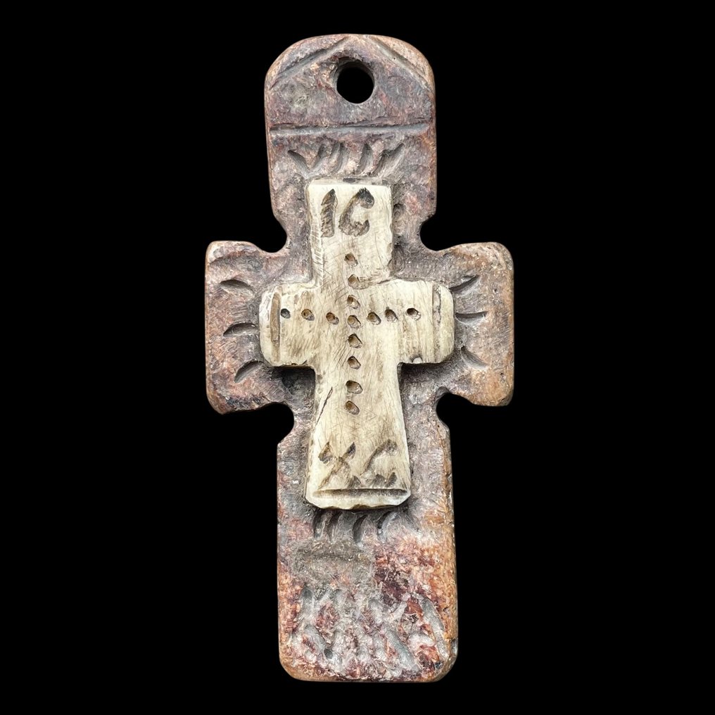 Μεσαιωνικός (Βυζαντινός) Σπάνιο μεσαιωνικό κρεμαστό σταυρό από οστό Σταυρός - 63 mm (χωρίς τιμή ασφαλείας) #1.0