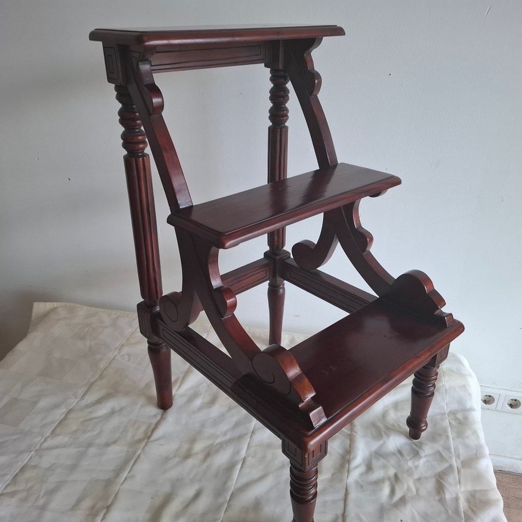 Library table - Hout - Bibliotheek trap #1.0