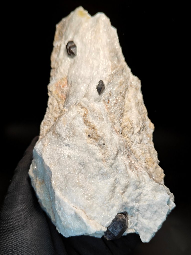 Μαύρος χαλαζίας σε ανιδρίτη. - Ύψος: 19 cm - Πλάτος: 10 cm- 1650 g #1.0