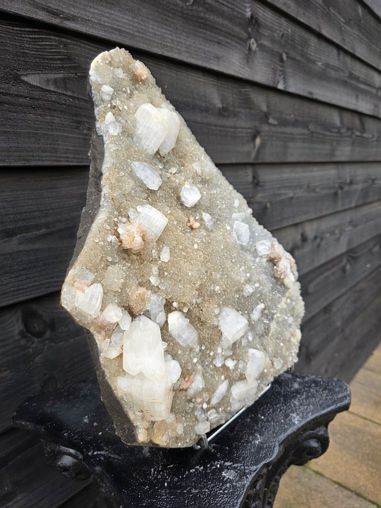 NO RESERVE € - XXL Apophyllite Cluster + Stand - Korkeus: 42 cm - Leveys: 33.5 cm- 13.48 g #3.2