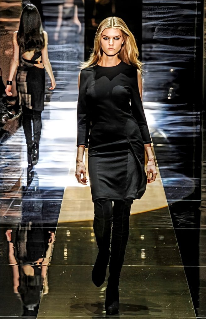 Gucci - Runway Fall 2010- Gold Cuffs - Rochie #1.0