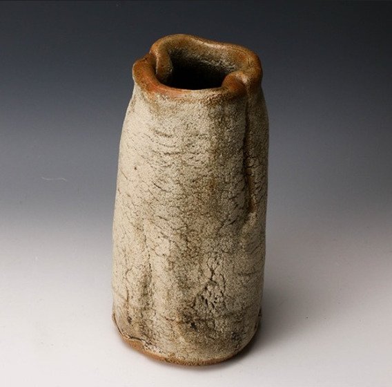 Βάζο λουλουδιών με γυαλισμένο με στάχτη φινίρισμα. - Κεραμικό - 河本五郎 Kawamoto Goro (1919-1986) - Ιαπωνία - 1900-2000 #1.0