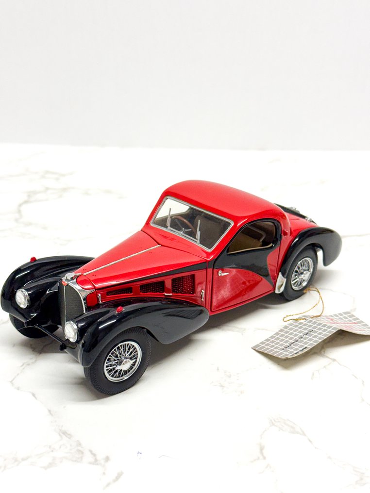 Franklin Mint 1:24 - Pienoismalliauto - 1936 BUGATTI TYPE 57 SC model car #1.0