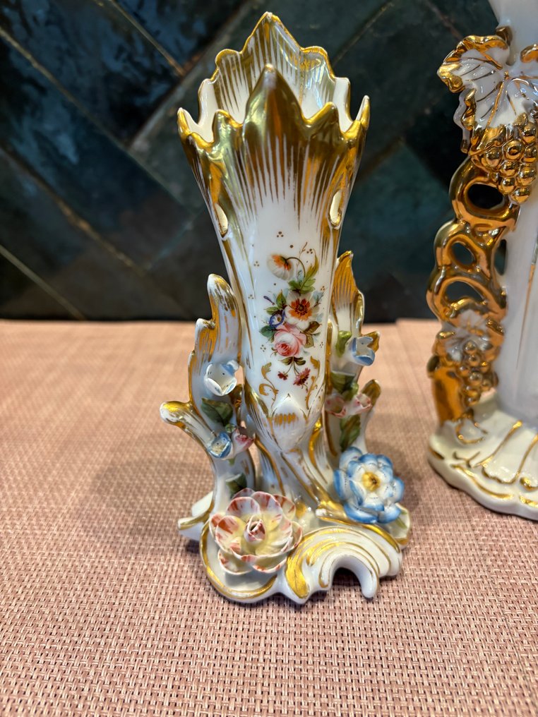 Vase (3) - Cornes de vases, autel, artisanat. - Or, Porcelaine - 19e siècle, Vieux-Brussels. #1.0