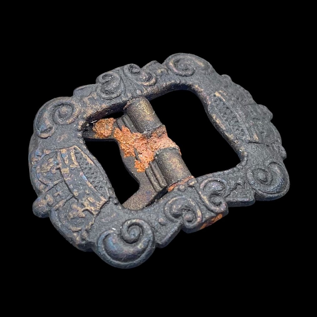 中世紀後期 金色铜残留物可见 华丽装饰的鞋带扣 - 30 mm  (沒有保留價) #3.2