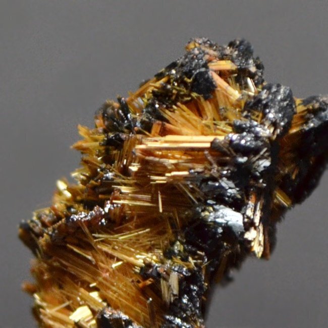 Rutile Crystals on matrix - Height: 3.5 cm - Width: 2 cm- 12 g #4.3