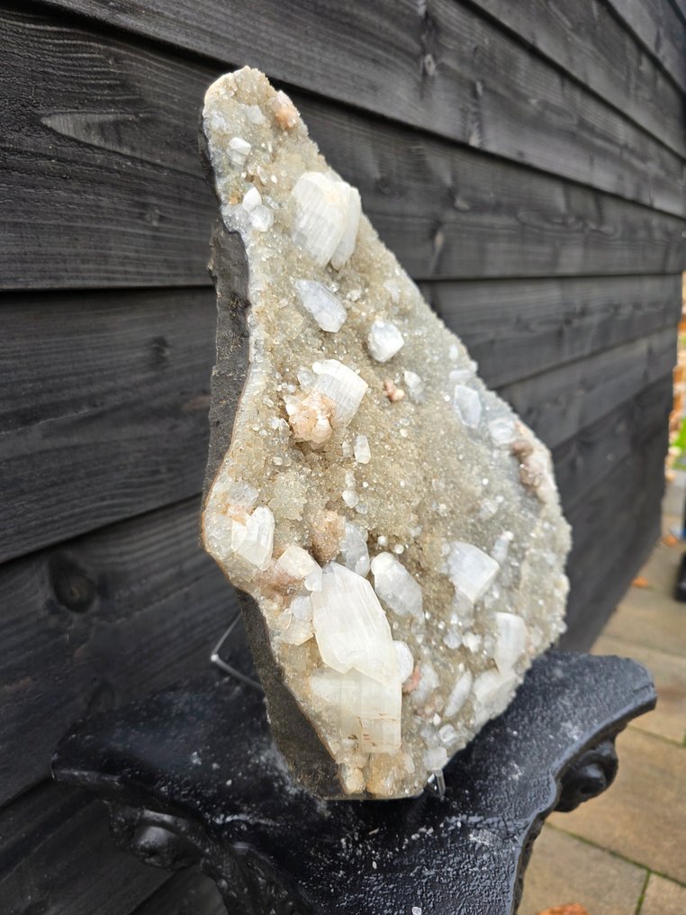 NO RESERVE € - XXL Apophyllite Cluster + Stand - Korkeus: 42 cm - Leveys: 33.5 cm- 13.48 g #4.3