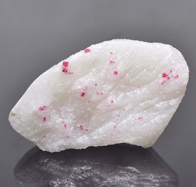 Spinel Crystals on matrix - Height: 4.5 cm - Width: 7 cm- 85 g #1.0