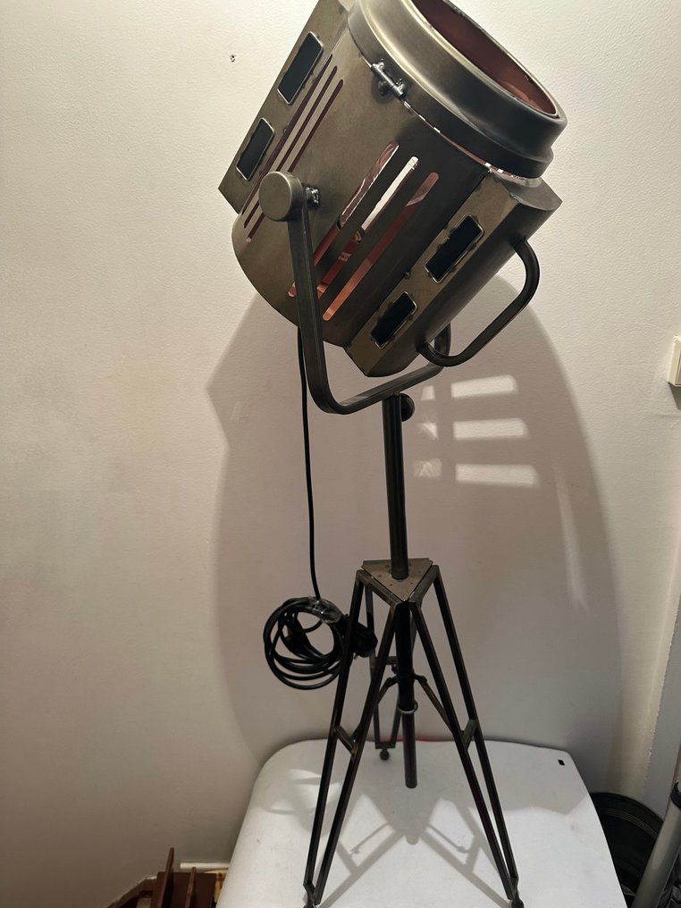 Lamp - Iron - Cinema lamp design #1.0