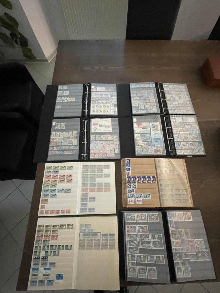 World 1900/2000 - The earth, the sky, and space maps feature airplanes and spacecraft in 8 albums. #1.0