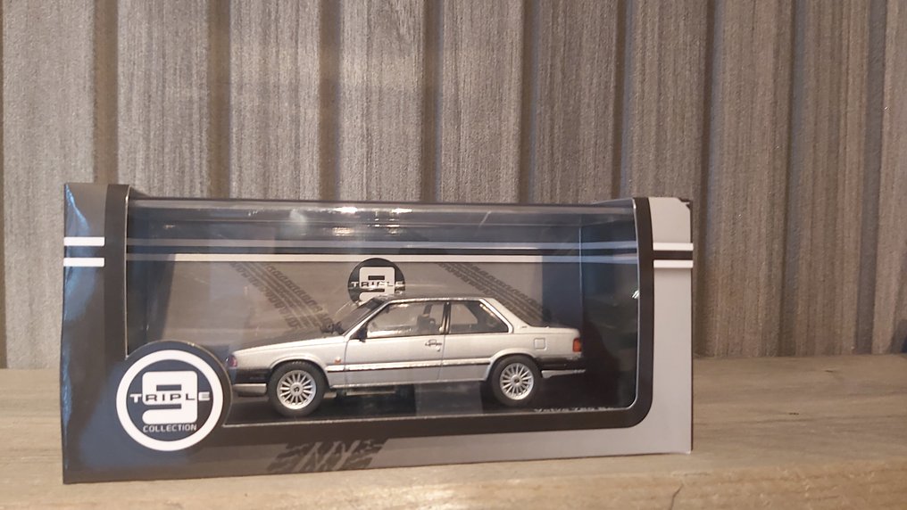 Triple 9 Collection 1:43 - Modellino di auto (2) - Volvo 480 Turbo Cabriolet; Volvo 780 Bertone #3.2