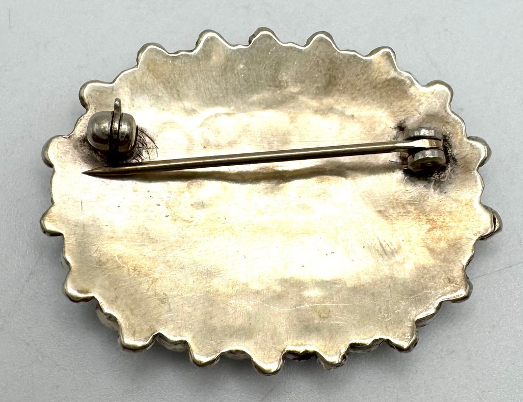 Brooch - Unknown  (No reserve price) #3.2