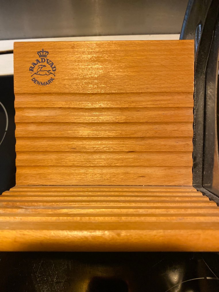 Raadvad - Ove Larsen - Brødskærer - 294 - Rustfrit stål, Støbejern, Bøg #4.3